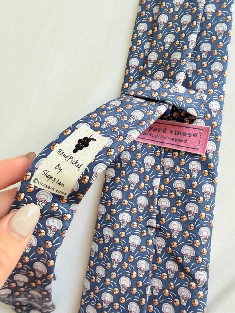 Vineyard Vines 100% Silk Basketball Hoop Sports Theme Navy Patterned Tie